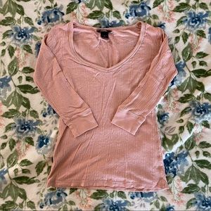 ⭐️❣️SALE 2/$18 OR 3/$27❣️⭐️ Moda International knit Shirt 💐